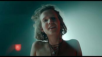 Actress - Mariya Lukyanova: Movie - Osobennosti natsionalnoy bolnitsy